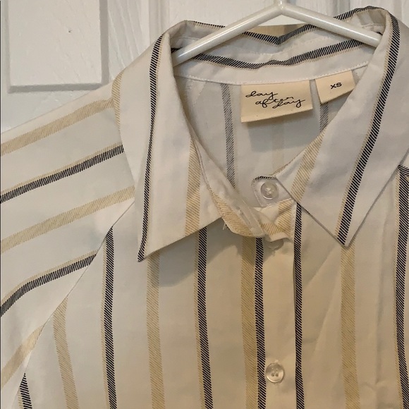 Tie front button down blouse - Picture 2 of 3